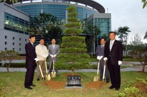 전직시의장기념식수(2008.6.5)
