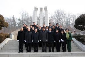 2011.01.03-현충탑 참배