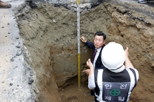 2011.06.22-건설도시위원회 현장방문_ BTL하수관거 정비사업관련 구보건소앞