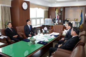 결산검사위원 위촉장 수여(2014.04.24.)