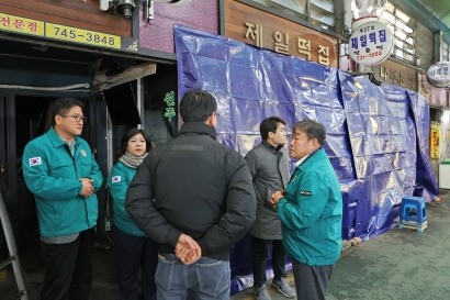 산업경제위원회 도래미시장 화재현장 방문(2024.12.12.)