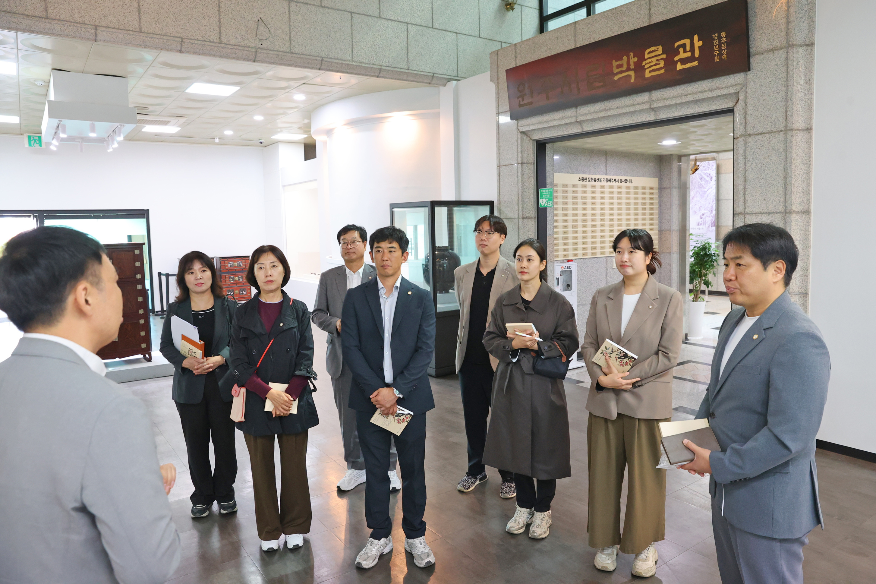 원주시의회 문화도시위원회, 금대리 조성사업 현장 및 역사박물관 점검