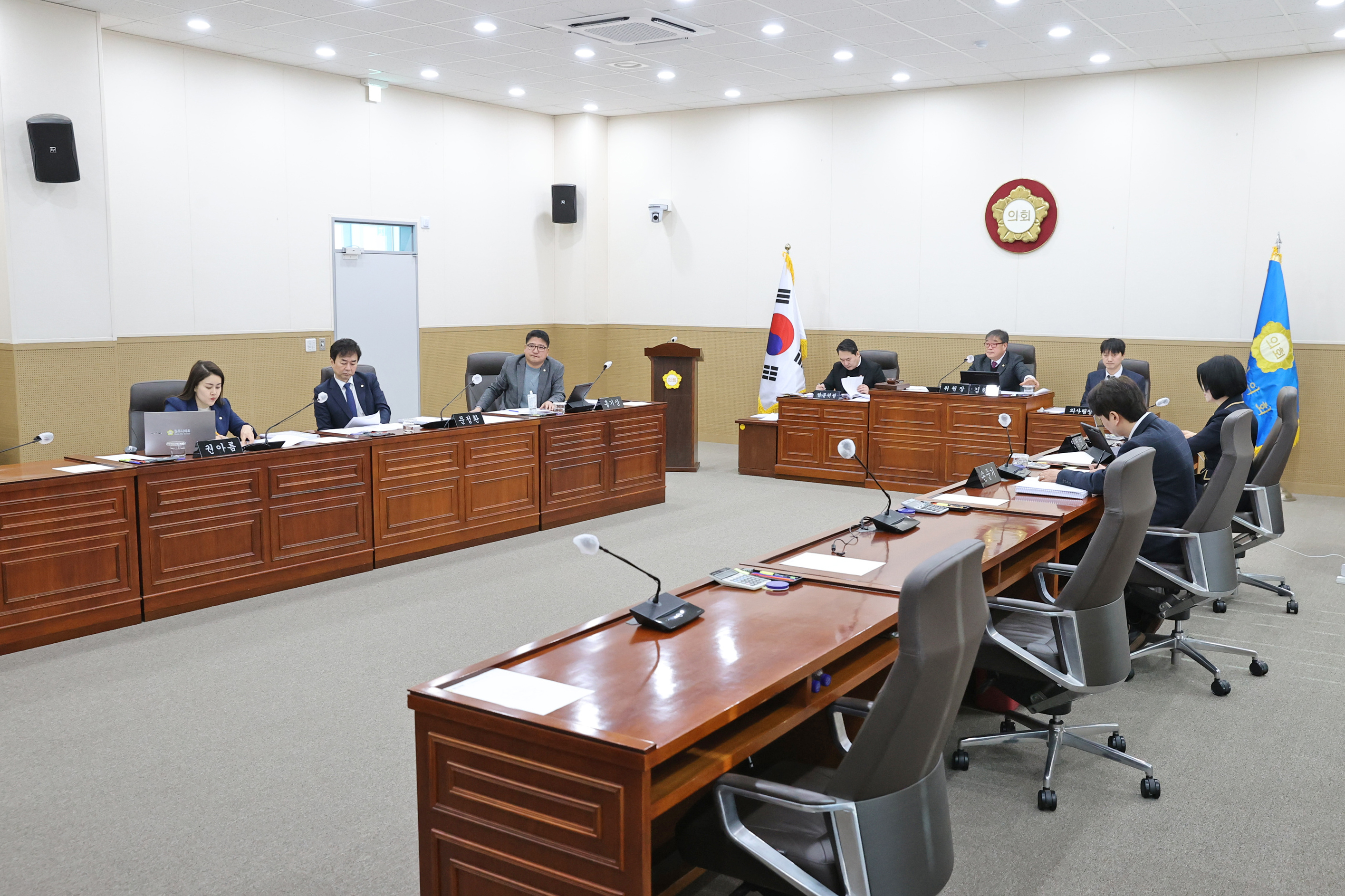 제264회 원주시의회(임시회) 제2차 (재)원주의료기기산업진흥원장 인사청문특별위원회(2026.03.23.)_3