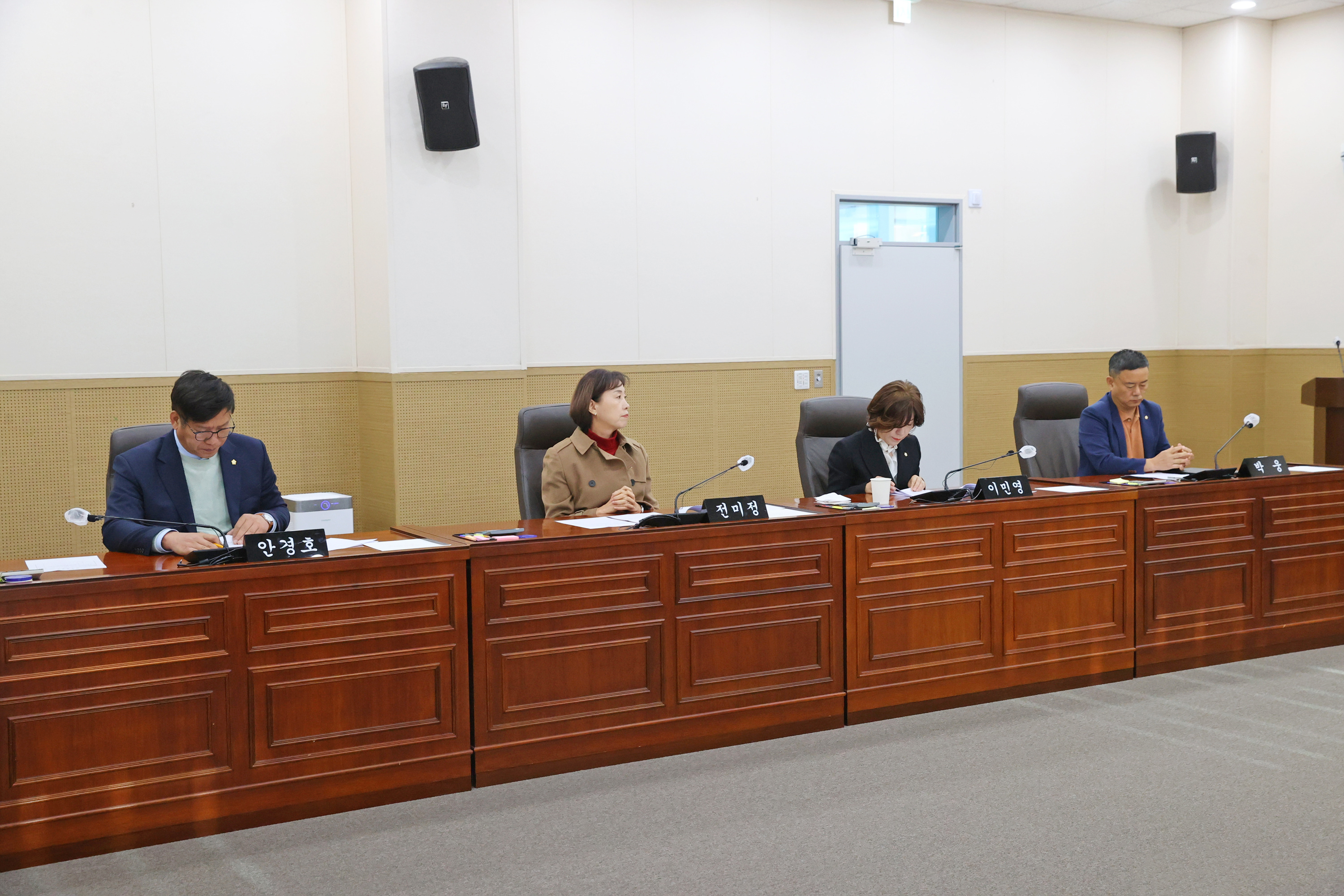 제269회 원주시의회(임시회) 제3차 (재)원주미래산업진흥원장 인사청문특별위원회 (2026.10.22.)_4